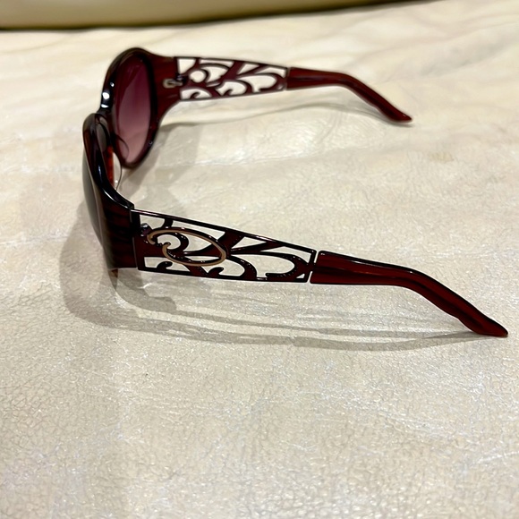 Oscar de la Renta sunglasses (wide) - Picture 2 of 9